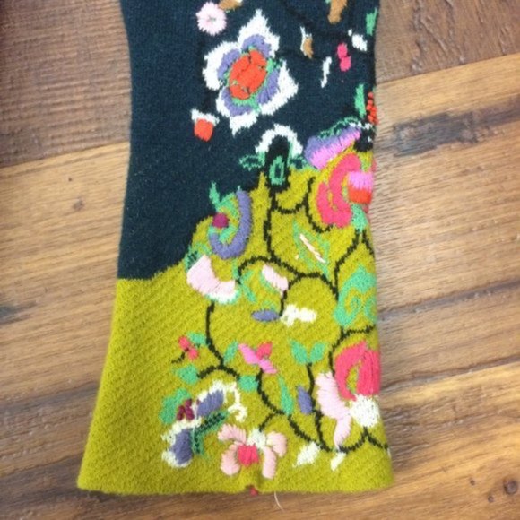 Rare ANTHRO  Sleeping On Snow Embroidered Stitched Flora Cardigan Sweate… - Picture 7 of 7